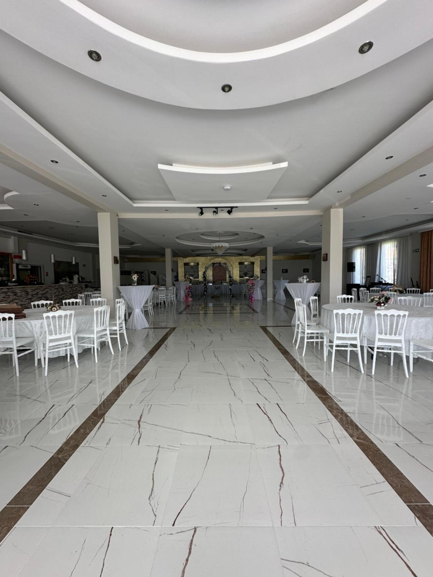 Complex Praga Hotel Gorno Lakocerej Exterior photo